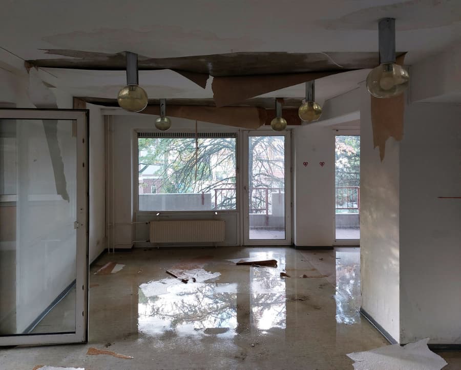 Water damage in commercial building